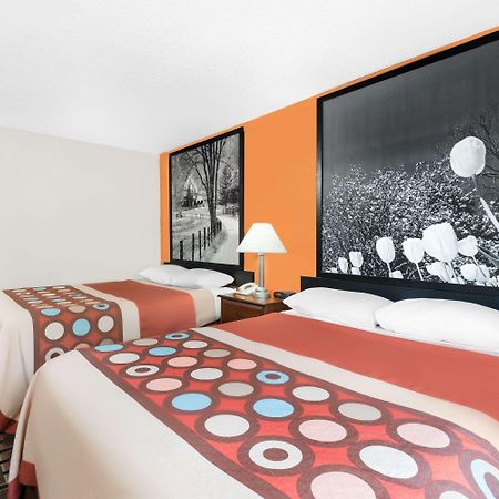 Super 8 By Wyndham Kent/Akron Area Bagian luar foto