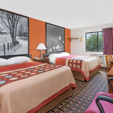 Super 8 By Wyndham Kent/Akron Area Bagian luar foto