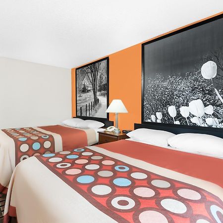 Super 8 By Wyndham Kent/Akron Area Bagian luar foto