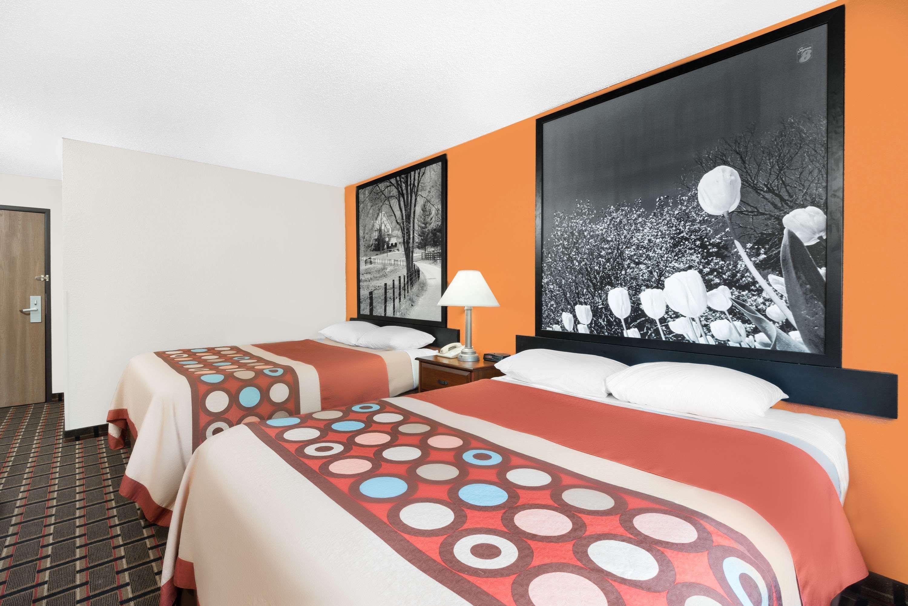 Super 8 By Wyndham Kent/Akron Area Bagian luar foto