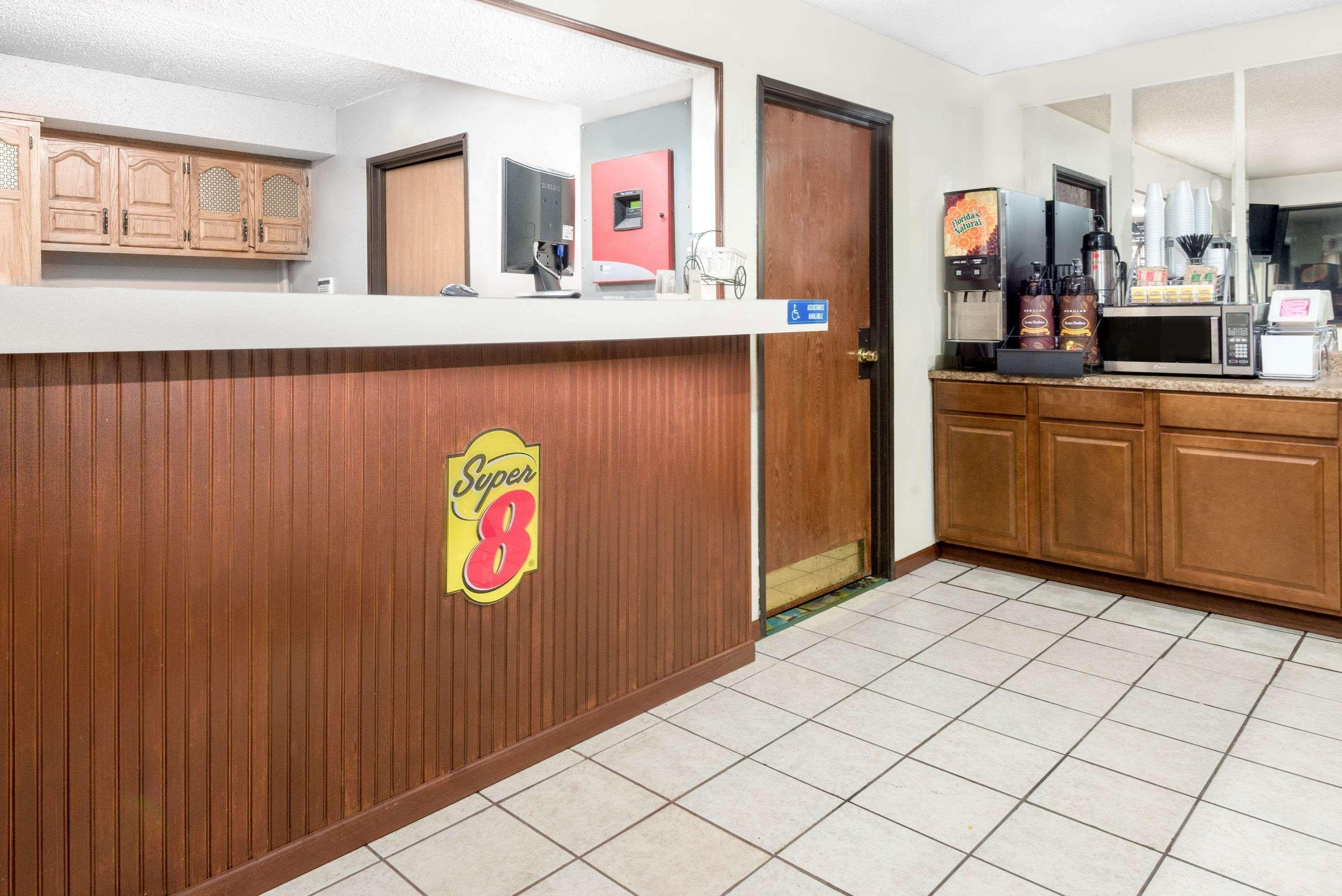 Super 8 By Wyndham Kent/Akron Area Bagian luar foto