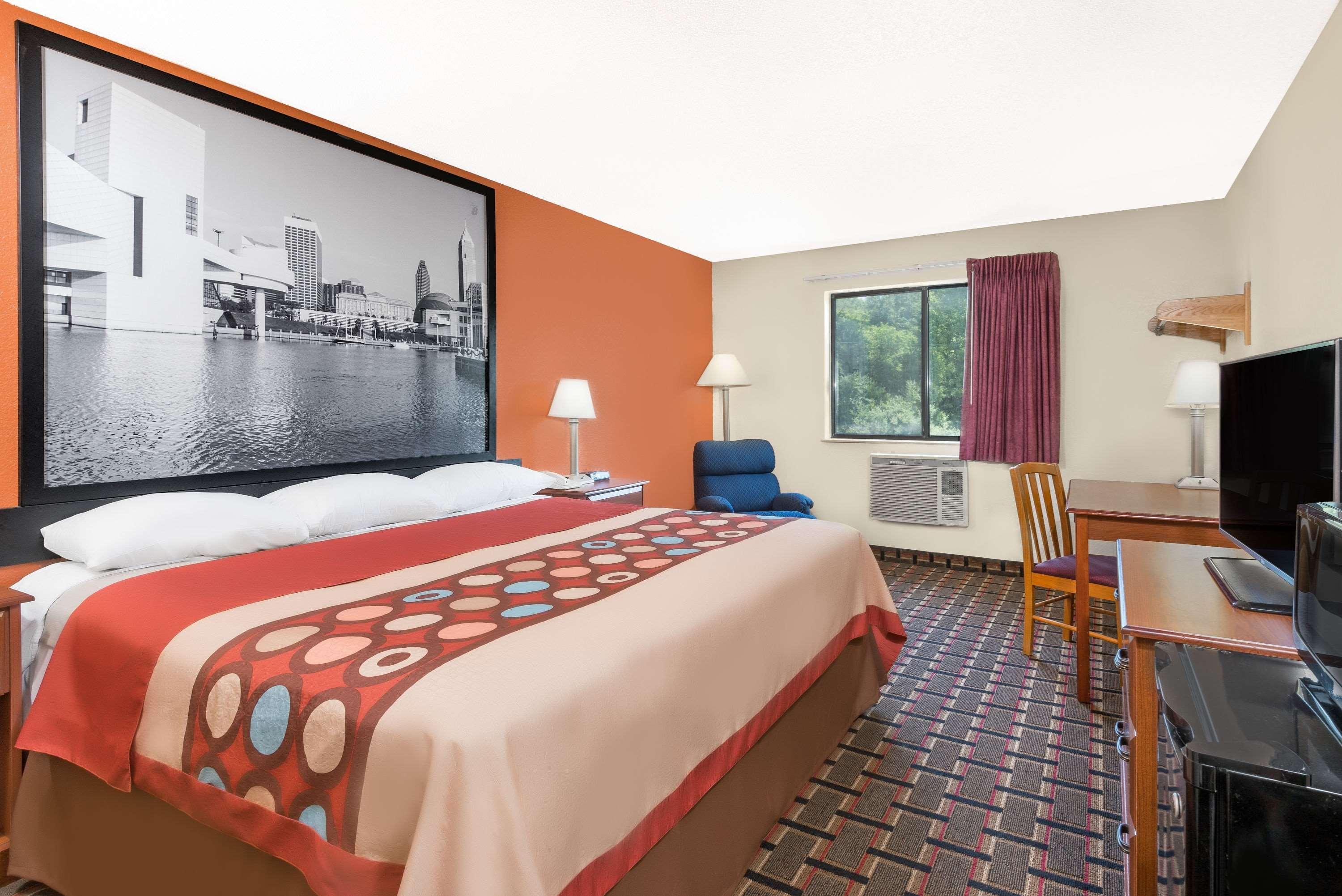 Super 8 By Wyndham Kent/Akron Area Bagian luar foto