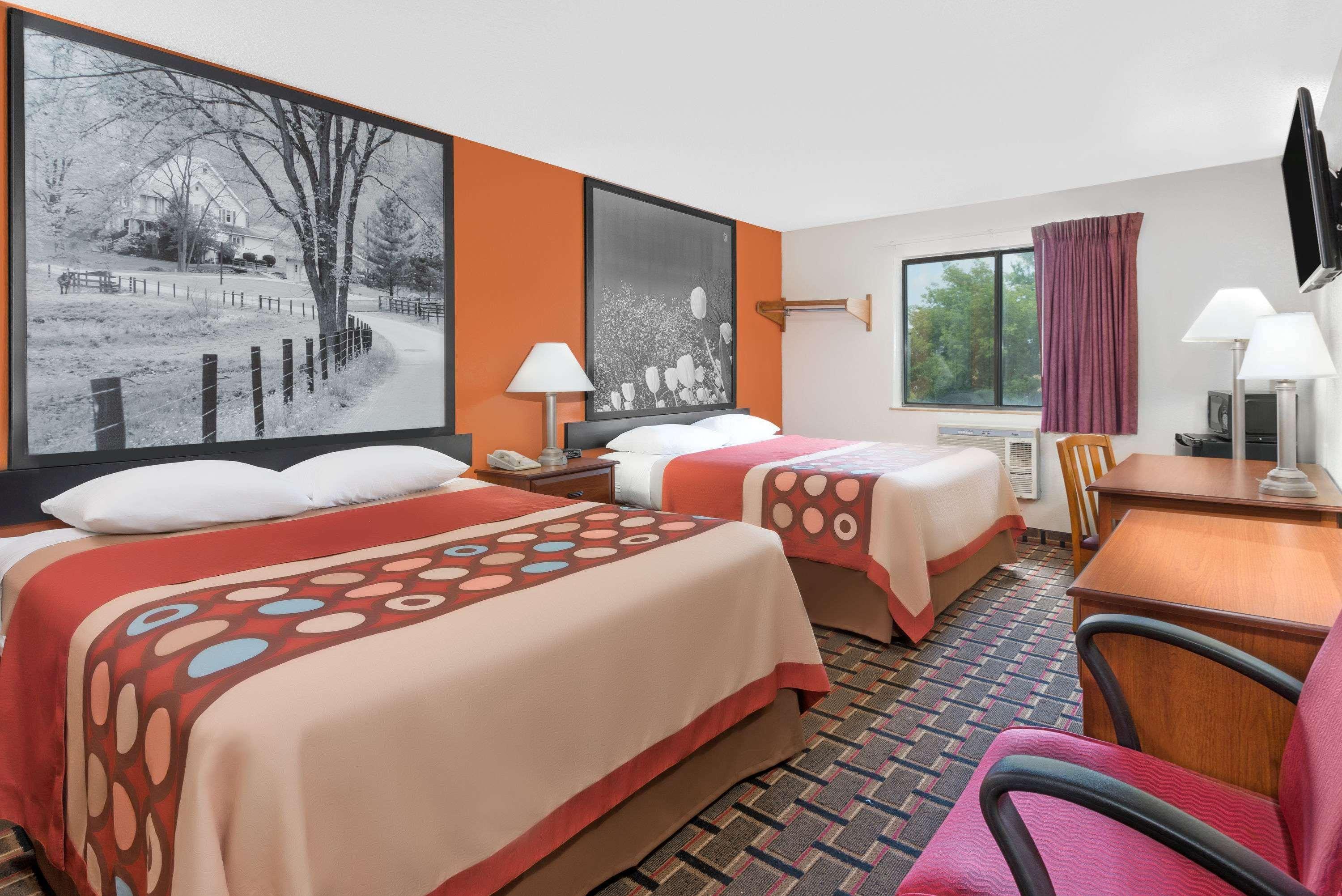 Super 8 By Wyndham Kent/Akron Area Bagian luar foto