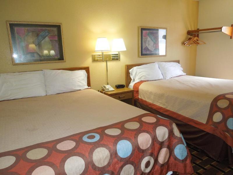 Super 8 By Wyndham Kent/Akron Area Bagian luar foto